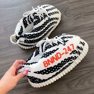 Sold! New Woman/Men Slippers Unisex